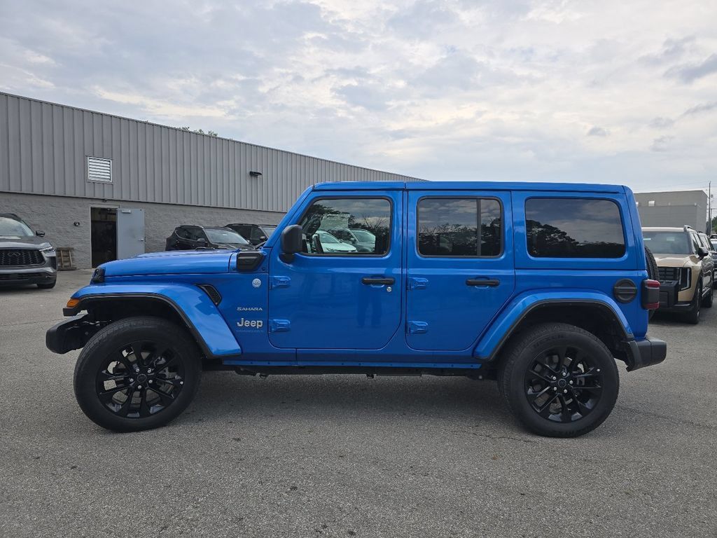 Used 2024 Jeep Wrangler Unlimited Sahara AWD/4WD image 13