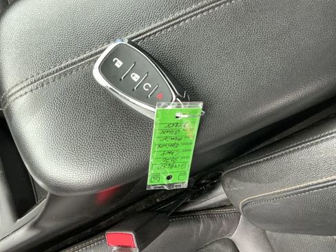 Used 2020 Chevrolet Equinox Premier FWD image 27