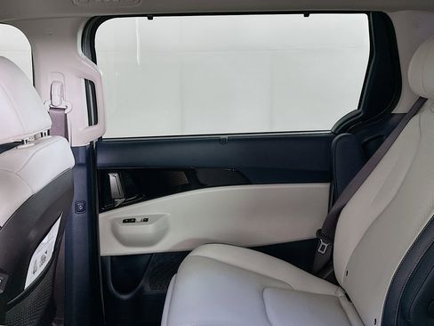 Used 2025 Kia Carnival SX Prestige FWD image 33