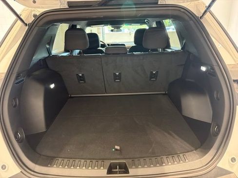 Used 2026 Chevrolet Equinox LT AWD/4WD image 9