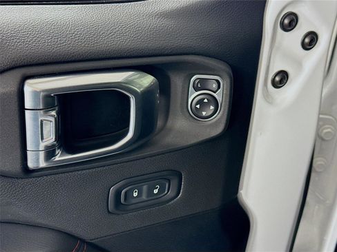 Used 2021 Jeep Gladiator Rubicon AWD/4WD image 12