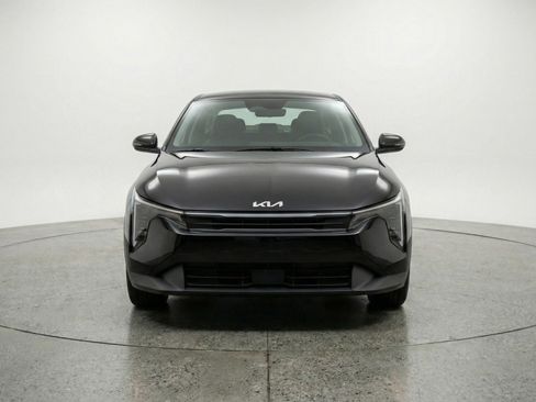 Used 2025 Kia K4 LXS image 2