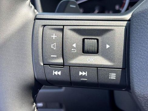 Certified 2026 Nissan Rogue SV FWD image 12