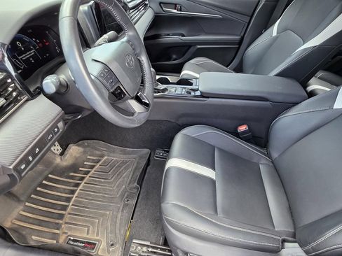 Used 2025 Toyota Camry SE FWD image 7