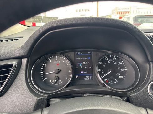 Used 2019 Nissan Rogue SV image 22