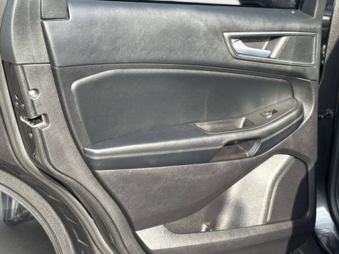 Used 2020 Ford Edge SE FWD image 14