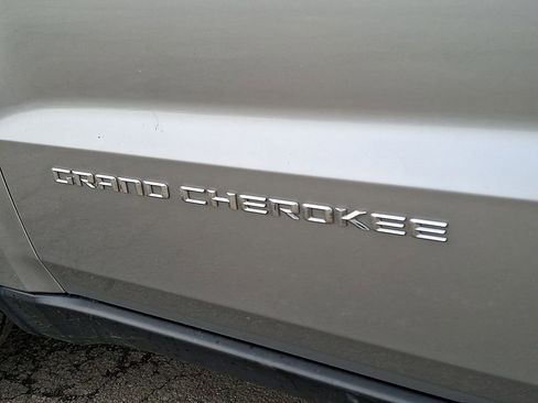 Used 2015 Jeep Grand Cherokee Laredo w/ Quick Order Package 23E image 28