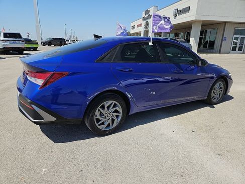 Used 2024 Hyundai Elantra SEL FWD image 8