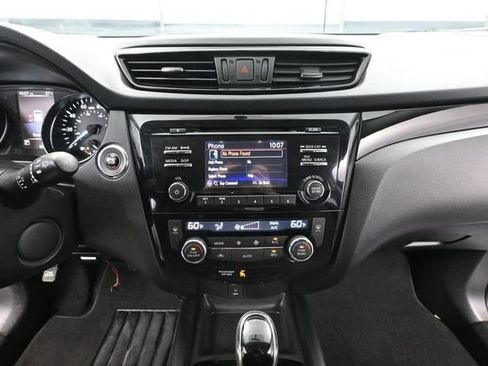 Used 2017 Nissan Rogue Sport SV AWD/4WD image 31