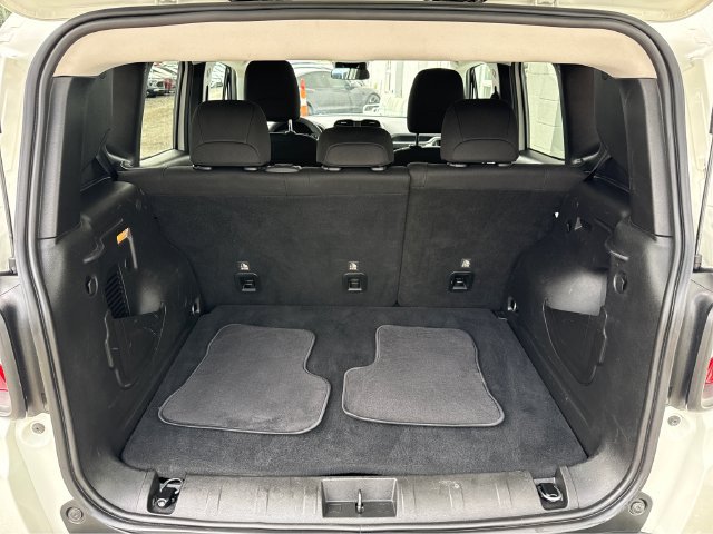 Used 2021 Jeep Renegade Latitude AWD/4WD image 14