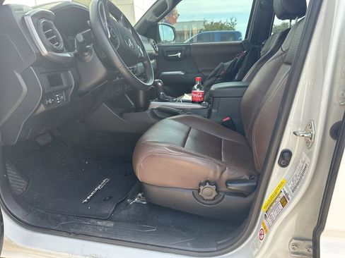 Used 2018 Toyota Tacoma Limited AWD/4WD image 5