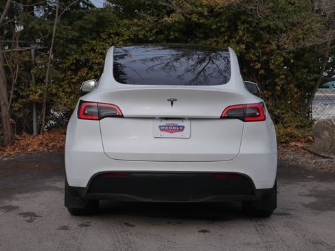 Used 2023 Tesla Model Y Long Range image 11
