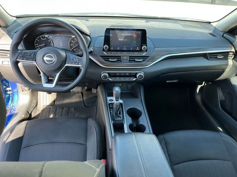 Used 2025 Nissan Altima 2.5 SV image 34