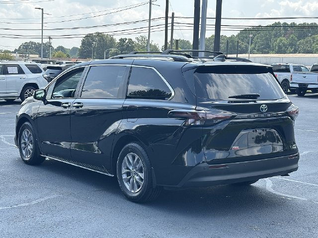 Certified 2024 Toyota Sienna XLE FWD image 6