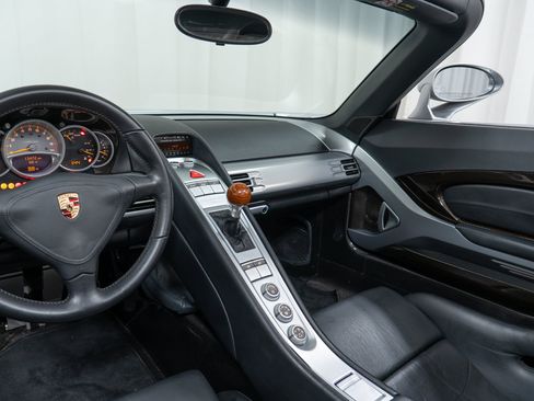 Used 2005 Porsche Carrera GT RWD image 29