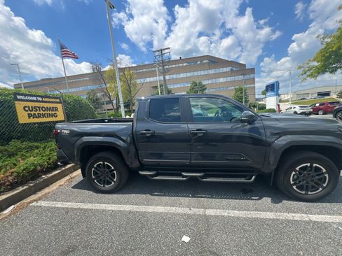 Used 2024 Toyota Tacoma 4x4 Double Cab image 16