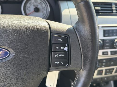 Used 2010 Ford Focus SES FWD image 15