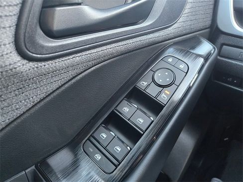 Used 2023 Nissan Rogue S image 32