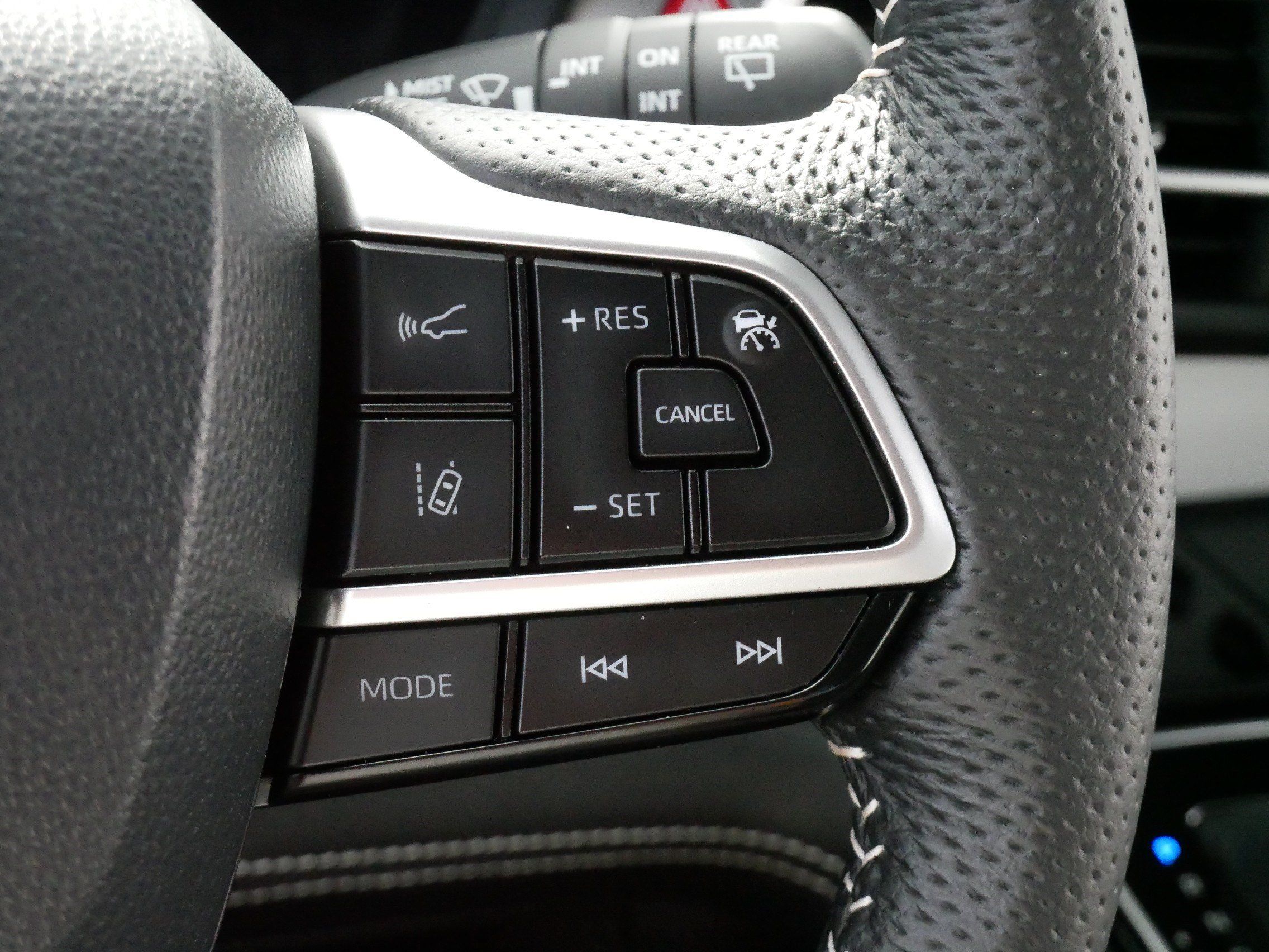 Certified 2026 Toyota Sienna XSE FWD image 26