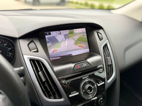 Used 2014 Ford Focus Titanium FWD image 21