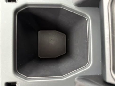 Used 2025 Land Rover Defender 110 X-Dynamic SE image 40