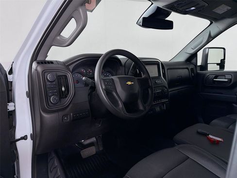 Used 2025 Chevrolet Silverado 3500 W/T image 9