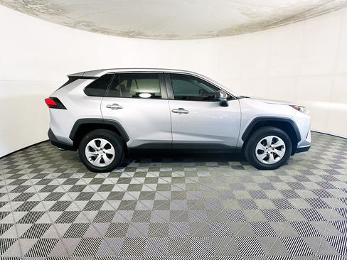 Used 2022 Toyota RAV4 LE FWD image 2