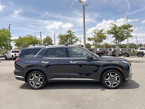 Used 2023 Hyundai Palisade Limited AWD/4WD image 2