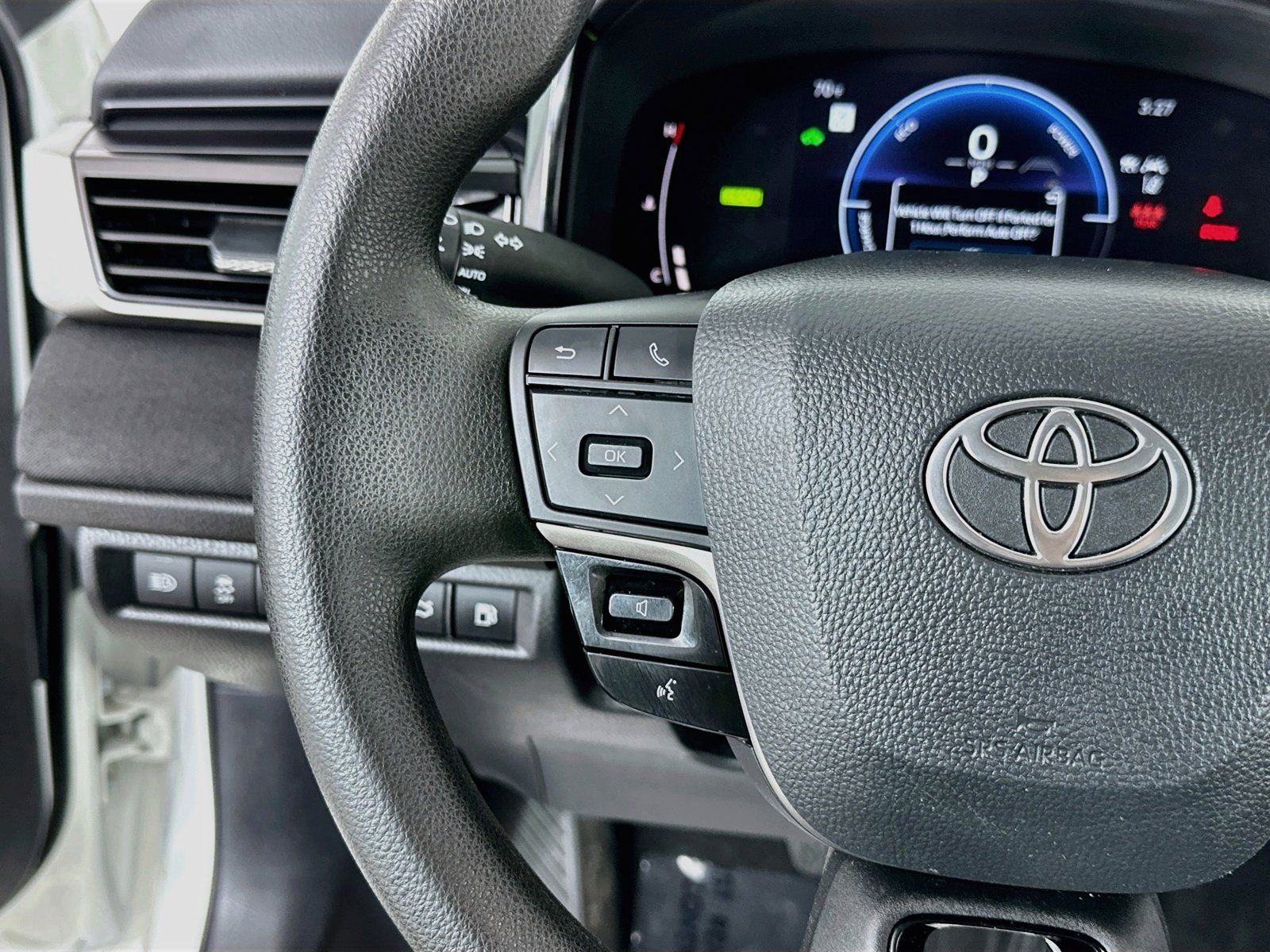 Used 2025 Toyota Camry LE FWD image 14