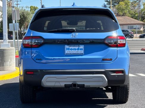 Used 2025 Honda Pilot TrailSport image 10