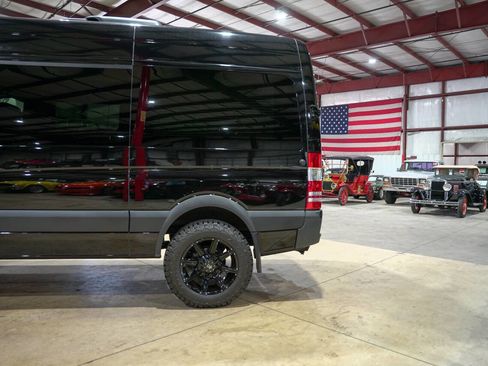 Used 2016 Freightliner Sprinter 2500 image 5