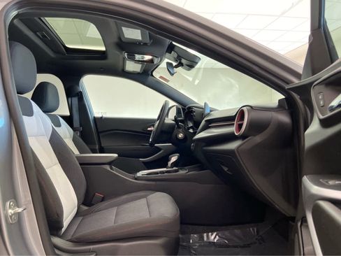 Used 2024 Chevrolet Trax RS w/ Sunroof Package image 14