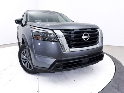 Used 2025 Nissan Pathfinder S image 5