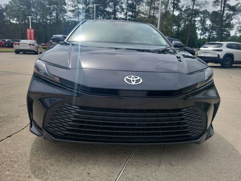 Certified 2025 Toyota Camry LE FWD image 4
