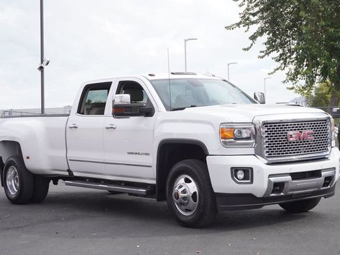 Used 2016 GMC Sierra 3500 Denali w/ Duramax Plus Package image 4