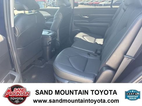 Used 2024 Toyota Grand Highlander Limited image 15