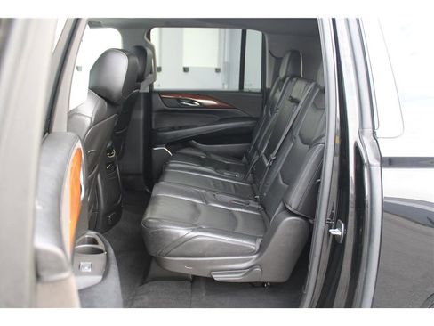 Used 2016 Cadillac Escalade ESV Luxury image 12
