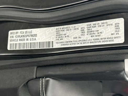 Used 2023 Jeep Grand Cherokee L Limited AWD/4WD image 12