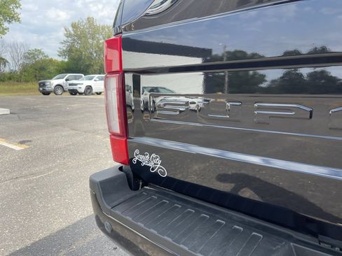 Used 2022 Ford F250 Lariat w/ Black Appearance Package image 25