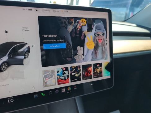 Used 2024 Tesla Model Y Long Range AWD/4WD image 18