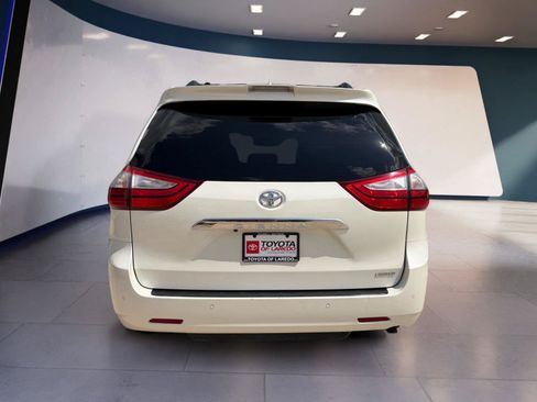 Used 2018 Toyota Sienna Limited FWD image 4