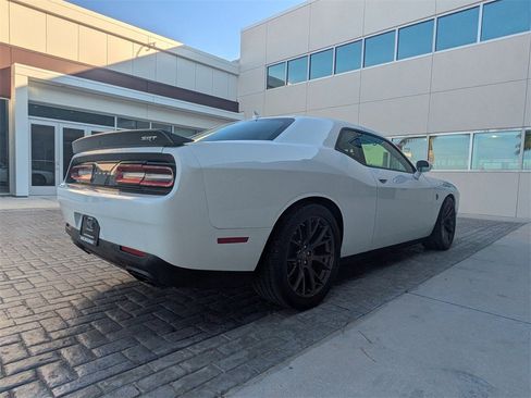 Used 2015 Dodge Challenger SRT Hellcat image 4