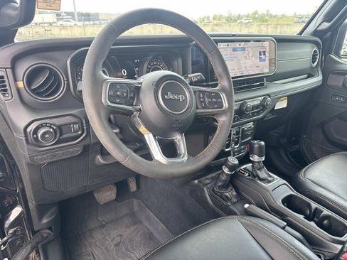 Used 2024 Jeep Wrangler Unlimited Sahara w/ Technology Group AWD/4WD image 16