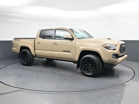 Used 2020 Toyota Tacoma TRD Sport AWD/4WD image 2