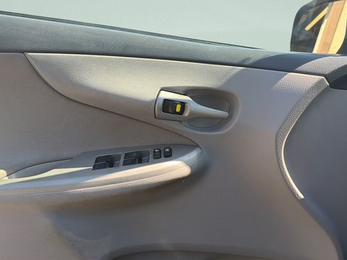Used 2013 Toyota Corolla LE FWD image 20