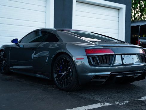 Used 2018 Audi R8 V10 w/ Premium Package RWD image 6