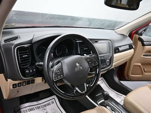 Used 2018 Mitsubishi Outlander GT AWD/4WD image 15