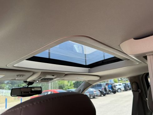 Used 2014 Chrysler Town & Country Limited w/ Luxury Group FWD image 12