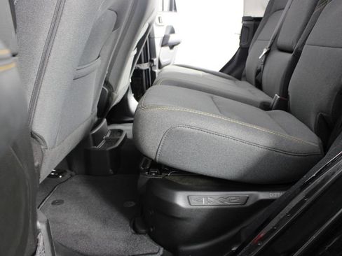 Used 2025 Jeep Wrangler Unlimited Sahara w/ Safety Group AWD/4WD image 16