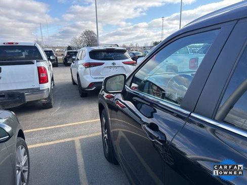 Certified 2024 Toyota Highlander XLE image 37